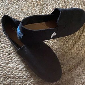 Black TOMS